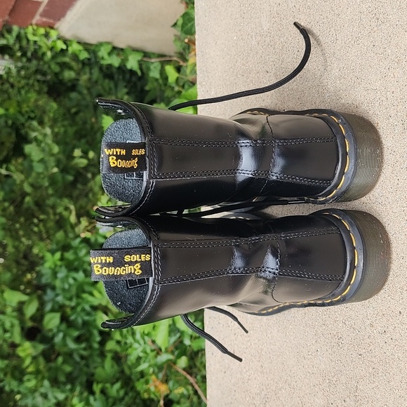 Dr Marten Black Leather Lace-Up Boots - Picture 12 of 12